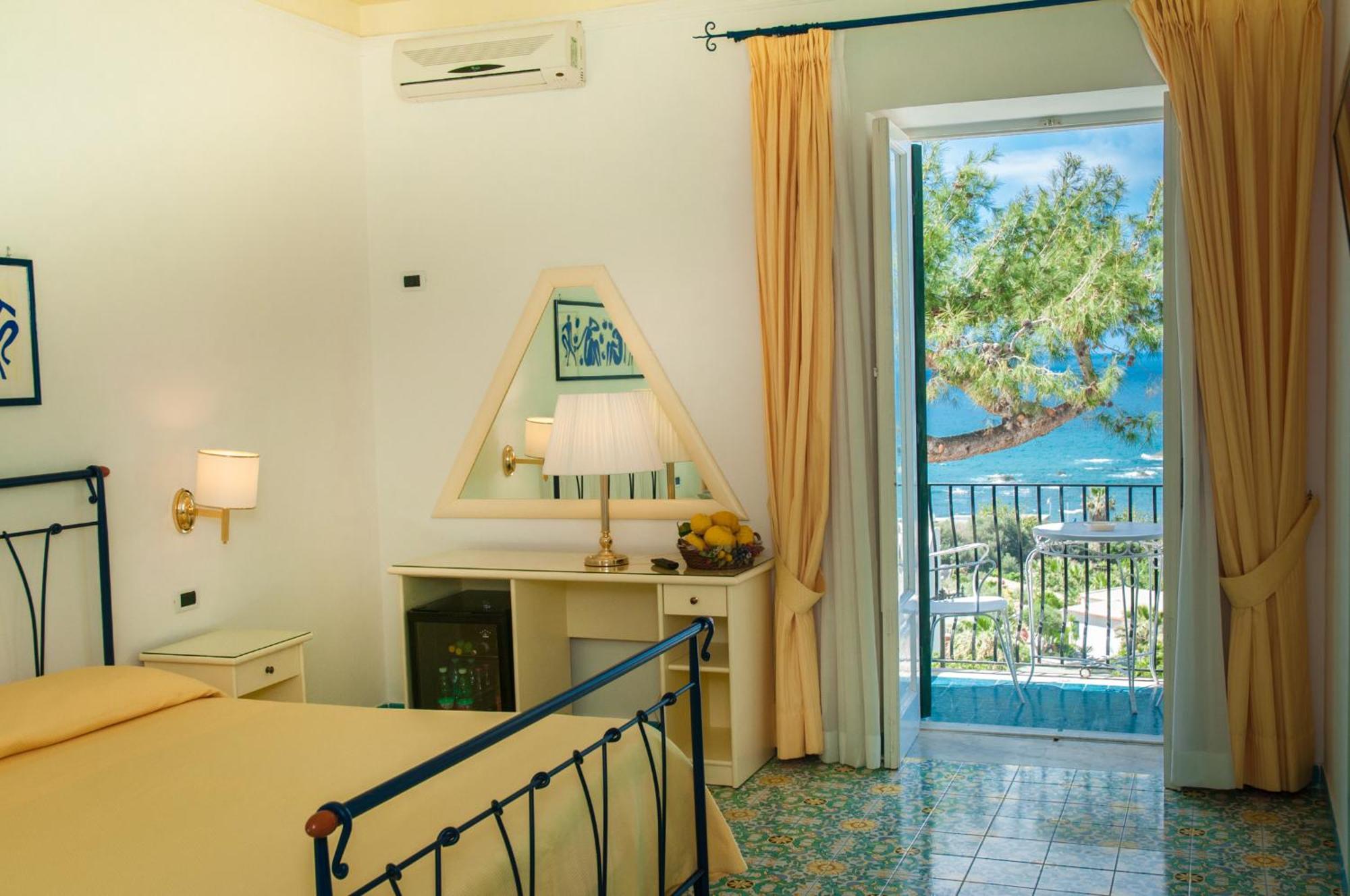 Hotel Villa Bianca Forio  Bagian luar foto