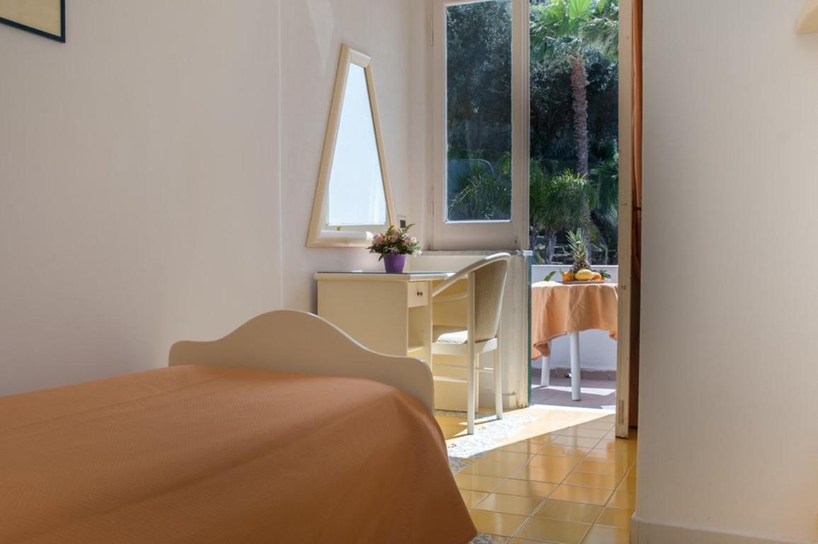 Hotel Villa Bianca Forio  Bagian luar foto