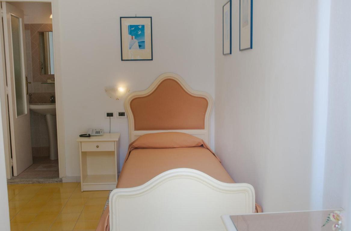 Hotel Villa Bianca Forio  Bagian luar foto