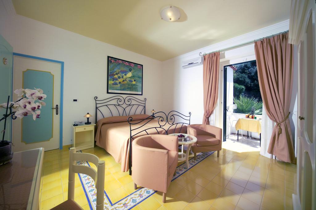 Hotel Villa Bianca Forio  Ruang foto