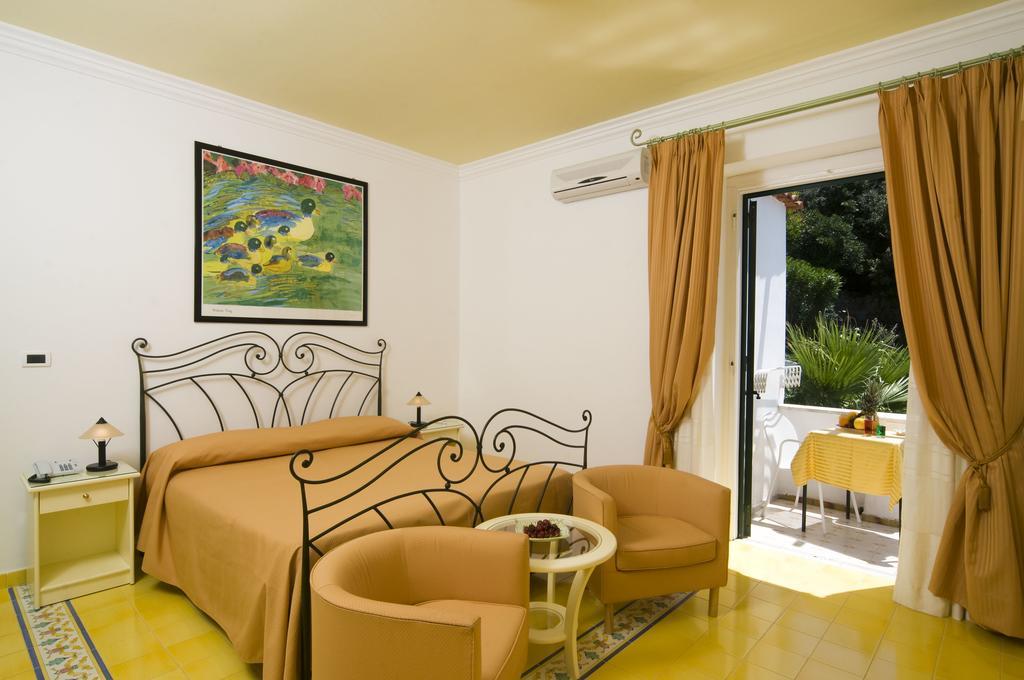 Hotel Villa Bianca Forio  Bagian luar foto