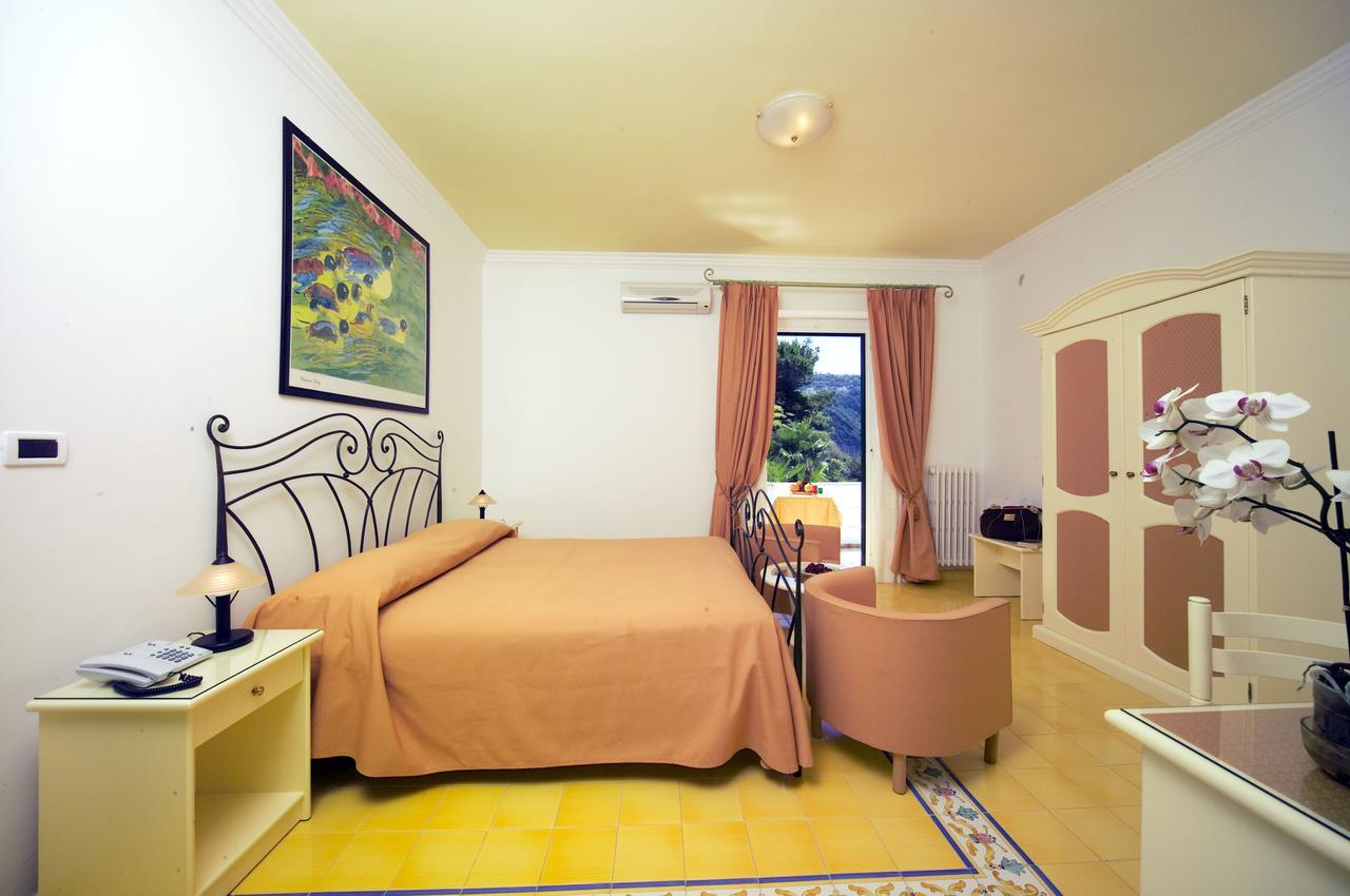 Hotel Villa Bianca Forio  Bagian luar foto