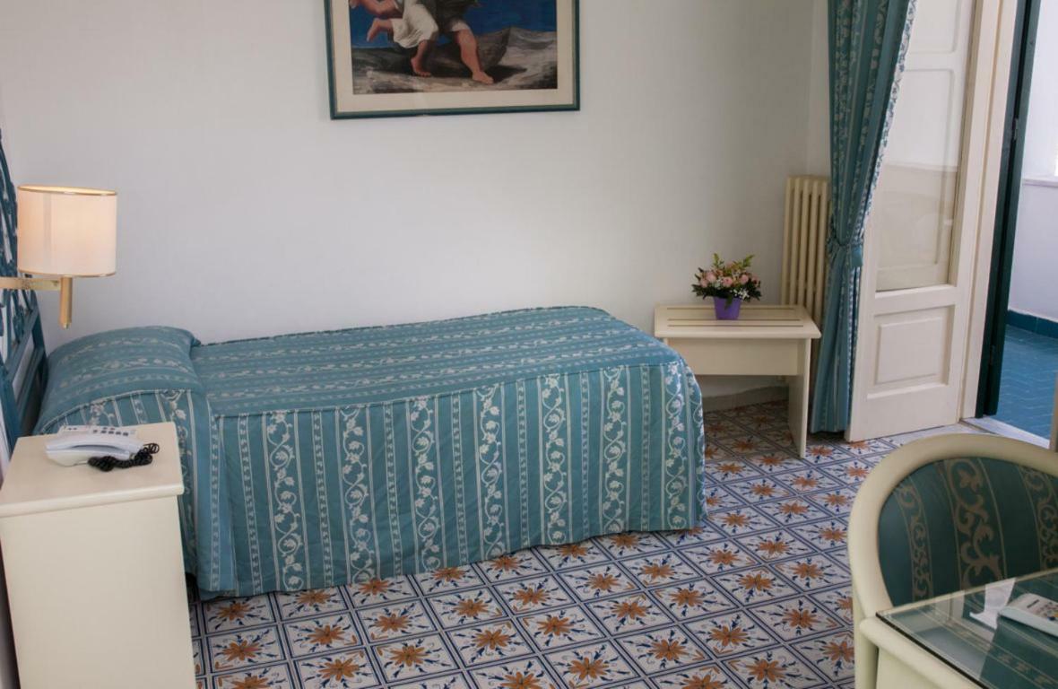 Hotel Villa Bianca Forio  Bagian luar foto