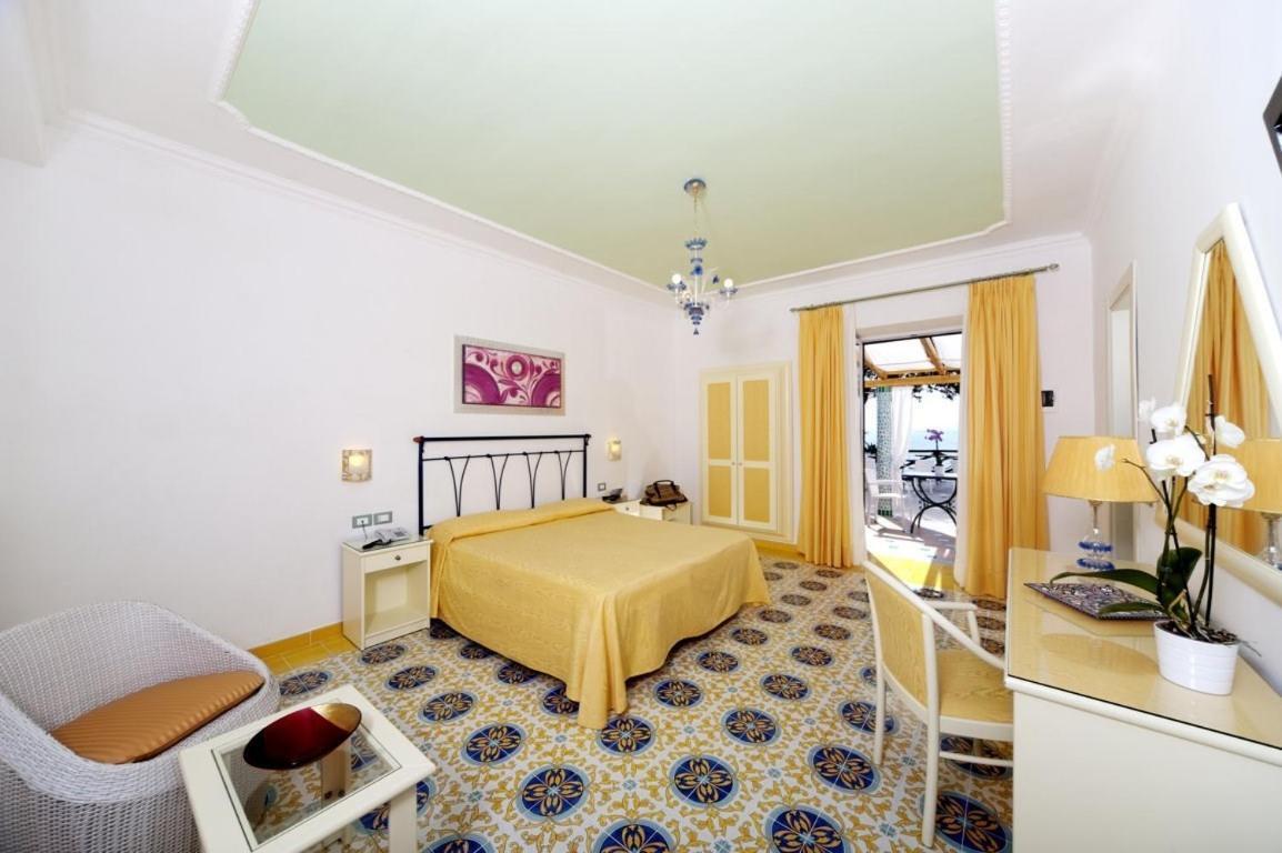 Hotel Villa Bianca Forio  Bagian luar foto